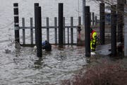 Durch den hohen Wellengang war das Boot geflutet worden. (Bild: Geri Holdener, Bote der Urschweiz)