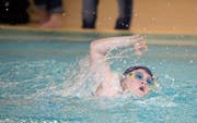 Die Schülerinnen und Schüler geben am kantonalen Schwimmwettkampf alles.Bild: Corinne Glanzmann (Stans, 7. März 2018) (Bild: Corinne Glanzmann (Stans, 7. März 2018))