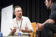 Lukas Bärfuss ist der Autor des Welttheaters Einsiedeln 2020. (Bild: Anthony Anex / Keystone (Solothurn, 26. Mai 2017))