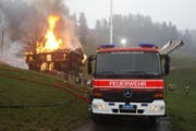 Die Schadenwehren von Schwyz und Sattel rückten aus. (Bild: Geri Holdener, Bote der Urschweiz)
