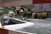 Die neue Brücke steht seit geraumer Zeit, in diesen Tagen hat sie den Asphaltbelag erhalten. (Bild: Oliver Mattmann (Stansstad, 13. April 2017))