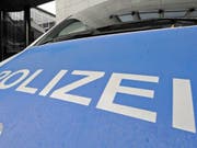 In Reutlingen in Baden-Württemberg hat ein Mann mit einer Machete eine Frau umgebracht und zwei weitere Menschen verletzt. (Symbolbild) (Bild: Keystone/EPA/MARIJAN MURAT)