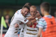 Werden auch von anderen Klubs umworben: die FCL-Offensivspieler Jakob Jantscher (links) und Marco Schneuwly (Mitte). (Bild: EQ / Marc Schumacher)