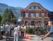 Grossandrang bei der Stanserhorn-Bahn: Dank Boardingsystem gehts trotzdem schnell auf den Berg. (Bild Corinne Glanzmann)