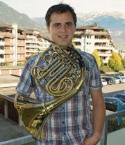 Wieder daheim: Florian Abächerli (35) auf seinem Balkon in Sarnen. (Bild: PD)