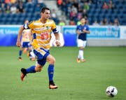 Tomi Juric lief am Samstag gegen Schalke 04 zum ersten Mal im Trikot des FC Luzern auf. (Bild: Freshfocus/Martin Meienberger)