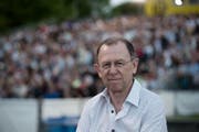 Victor Ciagobbo ist beim Openairkino beim Alpenquai in Luzern zu Gast um seinen Film "Der grosse Kanton" vorzustellen. Auf dem Bild zu sehen ist Giacobbo auf dem Kinogelände. Das Bild entstand am Montag, 15. Juli 2013 (Pius Amrein / Neue LZ) Kino, Openairkino, Giacobbo (Bild: Pius Amrein (Luzern, 15. Juli 2013))