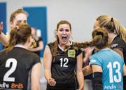 Geschafft! Alaia Adler (Nummer 12) steht für die unbändige Freude der Steinhauserinnen. (Bild: Christian H. Hildebrand (Steinhausen, 24. März 2018))
