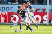 Der junge Remo Freuler (am Ball) liess sich am Sonntag auch von grossen Spielern wie Yassine Chikhaoui nicht einschüchtern. (Bild Philipp Schmidli)