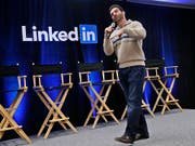 LinkedIn-Chef Jeff Weiner bei einem Auftritt im vergangenen November: Das Karriereportal ist auf Expansionskurs. (Archivbild) (Bild: KEYSTONE/AP/MARCIO JOSE SANCHEZ)