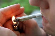 Gemäss der Studie hat jeder dritte Urner im Alter von 15 Jahren mindestens ein Mal Cannabis konsumiert. (Symbolbild) (Bild: Keystone)