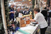 Die elfte Auflage des Urner Alpkäsemarkts, bei dem auch Backwaren, Fleisch und Wollprodukte angeboten wurden, war ein Renner. (Bild Urs Hanhart)