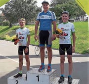 Auf dem Podest der Knaben U15: (von links) Nik Küttel, Noah Obrist und Julian Gwerder. (Bild: PD)