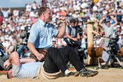 Das Eidgenössische Schwing- und Älplerfest findet nur alle drei Jahre statt. Reisen Sie im August 2016 nach Estavayer-le-Lac, um dem amtierenden Schwingerkönig Matthias Sempach bei der Titelverteidigung zuzusehen? (Bild: Keystone/Urs Flueeler)