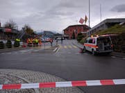 Der abgesperrte Bahnhof Arth-Goldau am Donnerstagmittag. (Bild: Geri Holdener / Bote der Urschweiz)