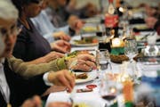 Weihnachtsfeier für alleinstehende Menschen im Pfarreiheim Sursee (2010). (Archivbild: Nadia Schärli)