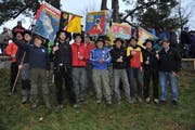 Rütlischiessen. Die Bechergewinner der Sektion Nidwalden (von links): Thade Waser, Silvan Barmettler, Manuel Lüscher, Paul Dönni, Guido Gander, Andreas Odermatt, Martin Windlin und Martin Walker (Bild: Urs Hanhart)
