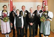 Die OK-Mitglieder Peter Zimmermann, Christine Nöthiger, Präsident Godi Blättler, Sepp Liem und Dölf Lussi (von links) freuen sich mit den Ehrendamen Beatrice und Christina Blättler über den gelungenen Anlass. (Bild: Franz Odermatt (Hergiswil, 22. April 2017))