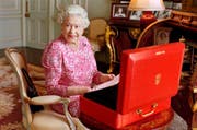Die Queen feiert ihren 75. Geburtstag. (Bild: AP / Mary McCartney)