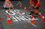 Symbolbild: Die Gemeinde Sarnen will Tempo-30-Zonen im Siedlungsgebiet einführen. Im Bild eine Tempo-30-Zone in Baar. (Bild: Stefan Kaiser (Neue Zuger Zeitung))
