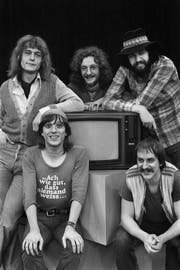 Die Schweizer Rockband Rumpelstilz in einer Aufnahme vom 12. April 1972. Hintere Reihe, von links nach rechts: Hanery Amman, Schifer Schafer und Milan Popovich, vorne links sitzt Polo Hofer, rechts Kuere Guedel. (Bild: KEYSTONE/PHOTOPRESS-ARCHIV/Str)