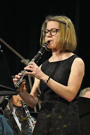 Solistin Nadja Odermatt, brillierte auf der Klarinette. (Bild: Birgit Scheidegger (Giswil, 24. März 2018))