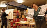 Yvonne Rogenmoser (links), Barbara Piatti und der Drache vom Pilatus. (Bild: Franziska Herger (Altdorf, 18. Mai 2017))