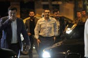 Der Vorsitzende der linken Syriza Partei, Alexis Tsipras, kommt beim Hauptsitz seiner Partei in Athen an. (Bild: AP/ Pegas G.)