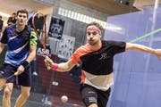 Reiko Peter (rechts) im Spiel gegen Adrian Waller. (Bild: Stefan Keiser)