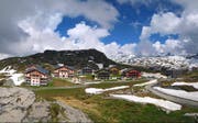 Ferienhäuser in der oberen Frutt: Zweitwohnungsbesitzer – egal, ob Auswärtige oder Obwaldner – zahlen derzeit keine Tourismusabgaben. (Bild Webcam melchsee-frutt.ch/6. Juni 2016)