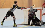 Eröffnete den Urner Torreigen: Youngster Tim Aschwanden (links). (Bild: Urs Hanhart (Seedorf, 6. Januar 2018))