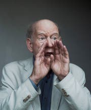 Franz Hohler bei einer Privatvorlesung des «Totemügerli» für unseren Fotografen. (Bild: Dominik Wunderli (Zürich, 13. Sept. 2017))