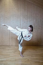 Alessia Lao in der Karateschule: «Keine Lust, gibt’s bei mir nicht.» (Bild: Manuela Jans-Koch (Kriens, 11. Januar 2017))
