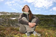 Ein Leben für die Bartgeier: Biologin Franziska Lörcher betreut die ausgewilderten Tiere am Hengliwang. (Bild Marion Wannemacher)