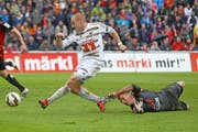 FCL-Topskorer Marco Schneuwly am vergangenen Sonntag: Hier hat er Aarau-Goalie Joël Mall umspielt und erzielt das 2:0. (Bild: EQ/Marc Schumacher)