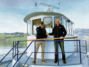 Andreas Grebhan von der F & R Asset Management AG (links) verpachtet den Fährbetrieb an Mick Baumgartner. (Bild: PD)