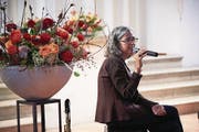 Die Autorin Daniela Kuhn bei der Vernissage ihres Buches in Boswil. (Bild: Jakob Ineichen (28. April 2017))