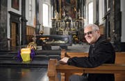 Pater Josef Rosenast in der Pfarrkirche Sachseln. Bild: Corinne Glanzmann (Sachseln, 2. November 2016)