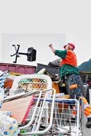 Bald wird dieses gewohnte Bild verschwinden: Sperrgut wird in rauen Mengen zum Abtransport bereitgestellt. (Bild Corinne Glanzmann)