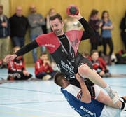 Der Emmer Lukas Huwiler setzt sich kraftvoll durch. (Bild: Roger Grütter (Emmen, 18. Februar 2018))