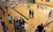 Viele Besucher sahen sich am Tag der offenen Tür die neue Radsporthalle in Altdorf an. (Bild: Paul Gwerder (19. August 2017))