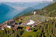 Vom Festivalgelände mit Zeltdorf auf der Klewenalp bietet sich auch eine tolle Aussicht. (Bild: PD)