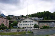 Die umstrittene Mobilfunkantenne (Bildmitte) beim Gasthaus Schlüssel wird wohl nicht gebaut. (Bild Kurt Liembd)