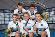 Das Schweizer Team, das im Team-Relay die Goldmedaille holte; von links: Alessandra Keller, Andri Frischknecht, Joel Roth, Linda Indergand und Filippo Colombo. (Bild: Roland Jauch (Darfo Boario Terme, 27. Juli 2017))