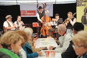 Einheimische Formationen wie die Altdorfer Bauernmusik stiessen im grossen Festzelt auf zahlreiche Zuhörer. (Bild Urs Hanhart)