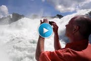 Der Rheinfall bietet dank den vielen Wassermassen einen spektakulären Anblick. (Bild: Keystone)