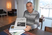 Hans Stadlers Lebenswerk «Geschichte des Landes Uri» umfasst drei dicke Bücher. (Bild Elias Bricker)