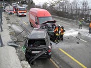 Diese zwei Autos sind zwischen Biberbrugg und Einsiedeln kollidiert. (Bild: Kantonspolizei Schwyz)