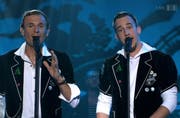 Beny Betschart (links) und Jens Stössel bei ihrem TV-Auftritt am Samstag. (Bild: SRF)