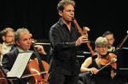 Fabio di Càsola machte mit seinem Spiel deutlich, weshalb er «König unter den Klarinettisten» genannt wird. (Bild: Urs Hanhart (Altdorf, 1. Januar 2018))